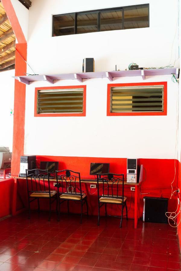 Hostal Lazybones León Екстериор снимка